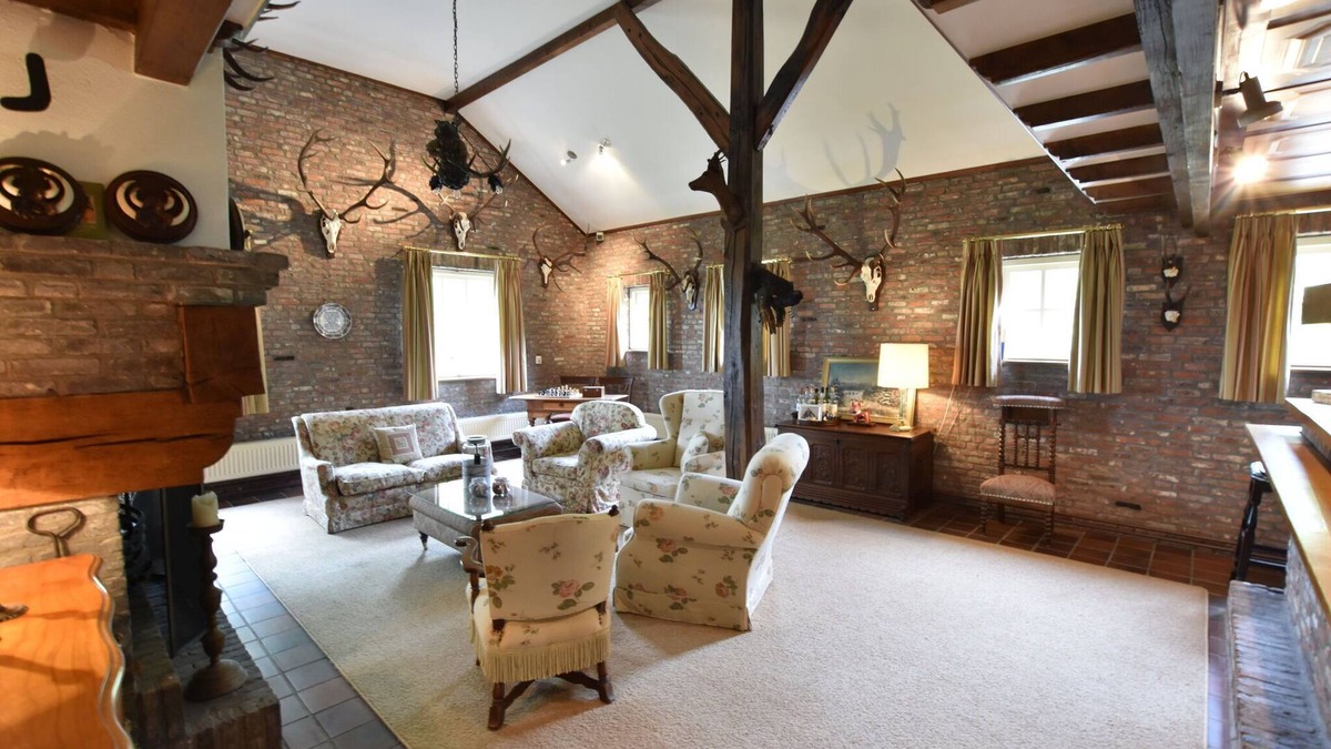 Rheezerveen Villa | Villa on an Estate in Rheezerveen with Garden