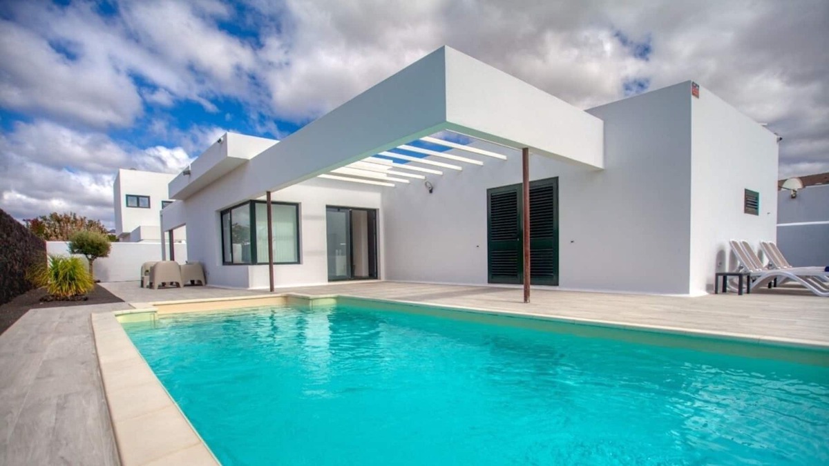 Yaiza Villa | Villa on independent plot, private heated pool in Yaiza, Lanzarote.