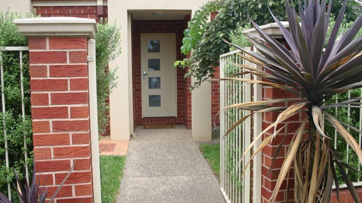 Albury House | Villa on Nathan Central Albury