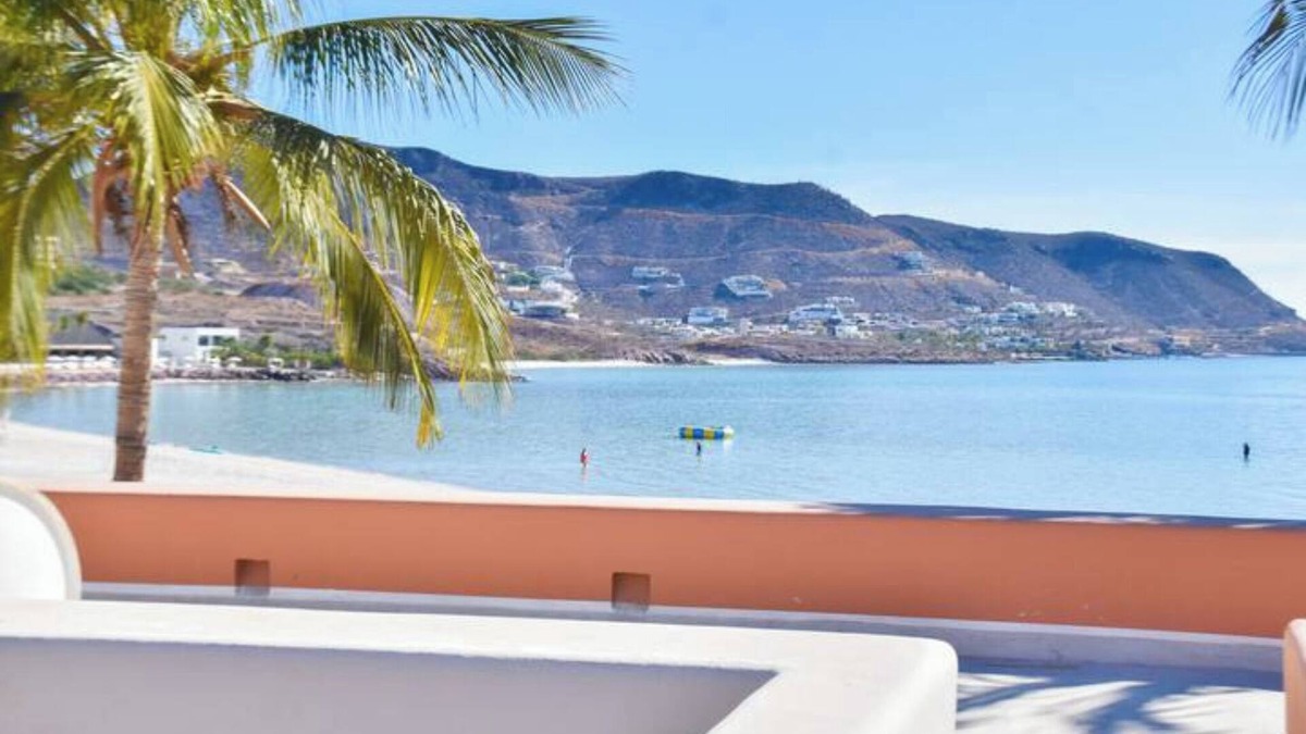 La Paz Villa | Villa on the beach @Puerta Cortes with 3 bedrooms.