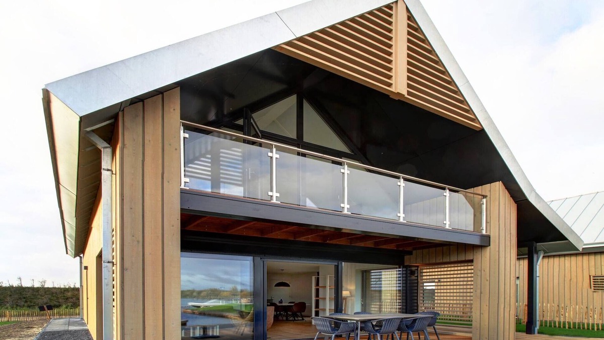 Tholen House | Villa on Waterfront with Stunning Design
