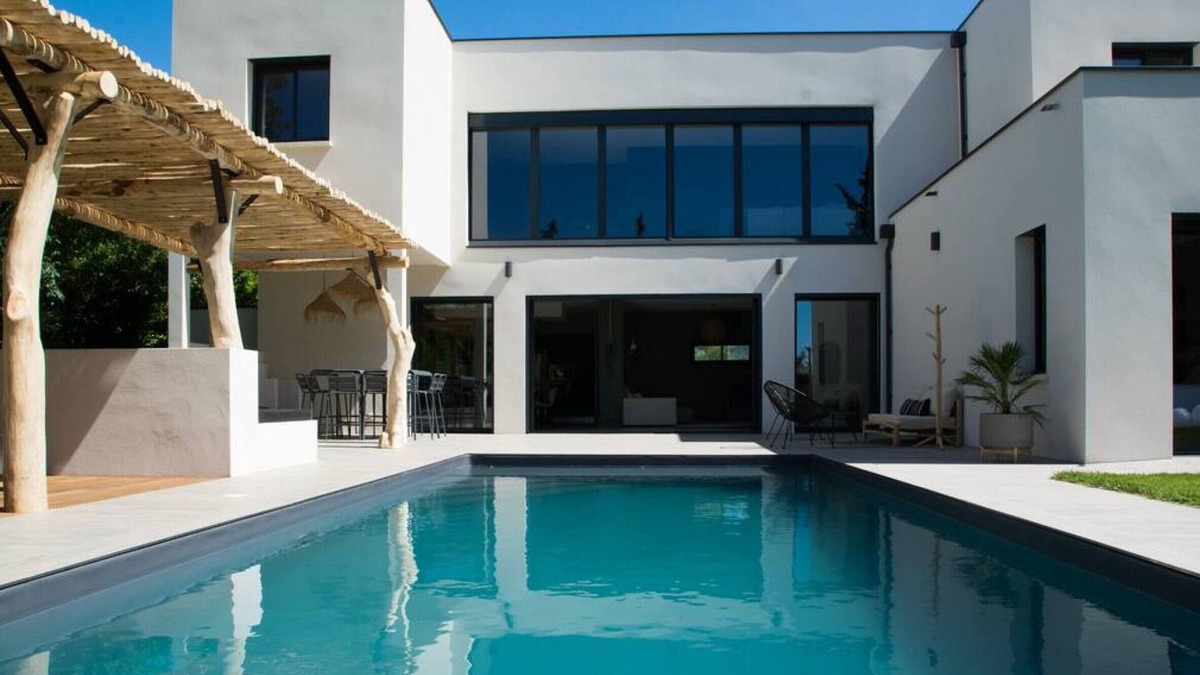 Sommieres Villa | Villa Paillote - Contemporary Villa with pool in Sommieres village
