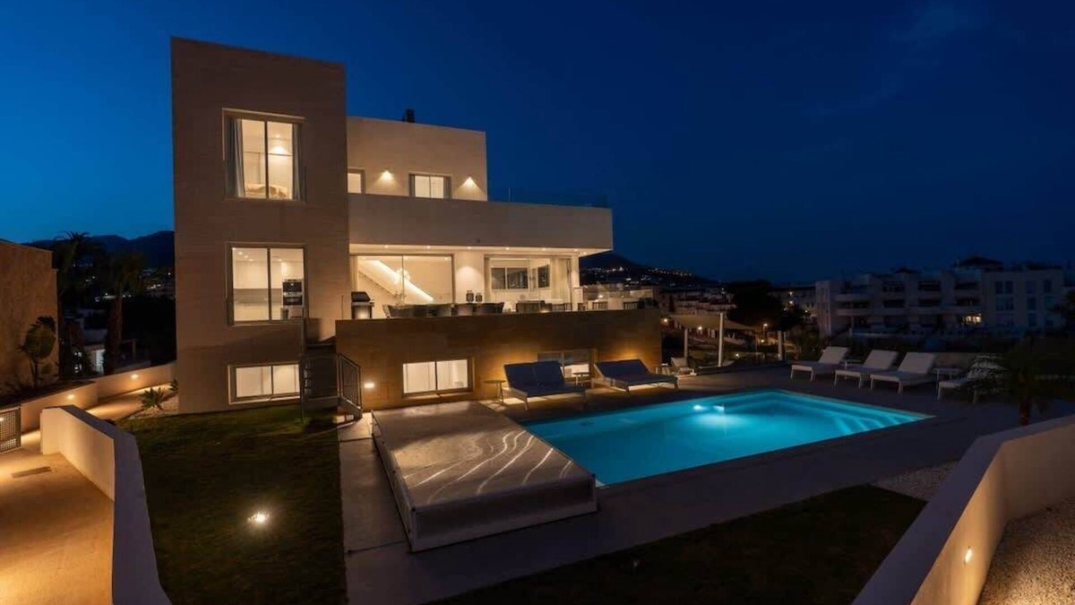 Torreblanca Villa | Villa Palm Beach, 5 bedroom villa with sea views and private pool