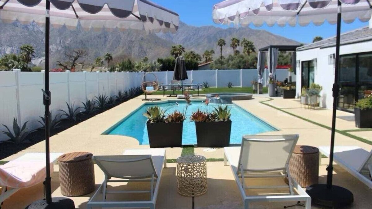 Vista Norte Villa | Villa Palm Springs Paradise -Private Oasis Pool+Spa + spectacular mountain views