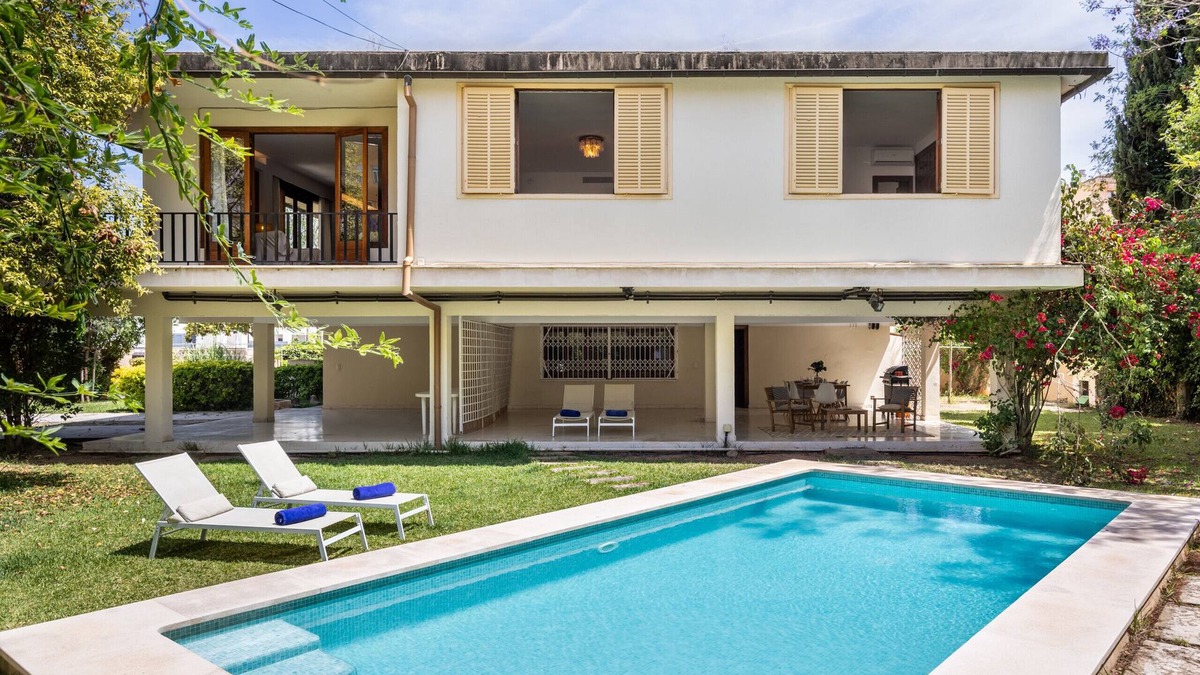 Plaza de Toros Ski Chalet | Villa Palma 1. Chalet in Palma with private pool