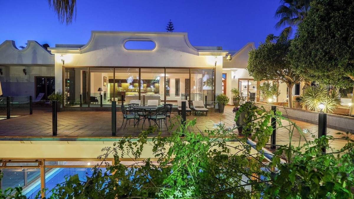 Puerto Calero Villa | Villa Palmeras with Wi-Fi, Balcony, Garden, Terrace, Pool, Sauna