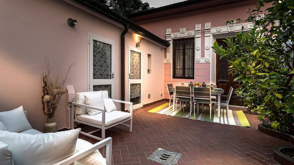 Viareggio Villa | VILLA PAOLA house close to the Beach in VIAREGGIO
