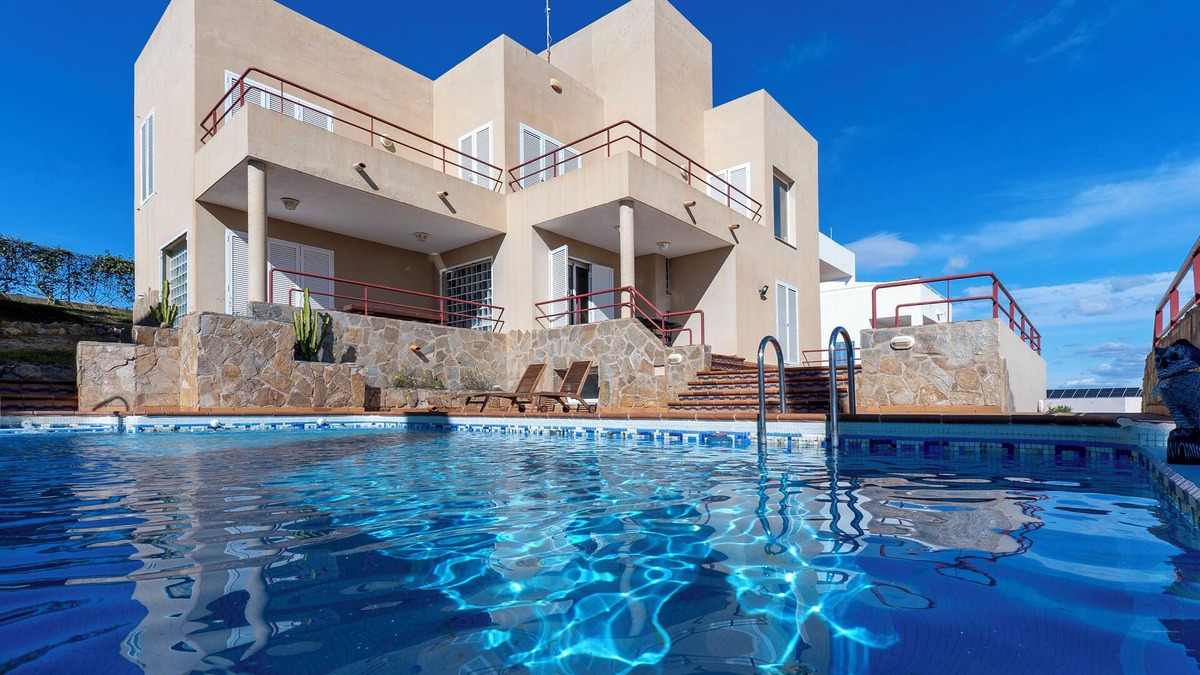 Mojacar Villa | Villa Paraíso in Mojácar with pool for 14 guests – 7 bedrooms – 3.5 bathrooms
