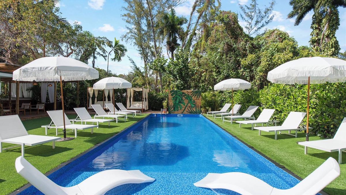 Pinewood Villa | Villa Paraiso: 10 BR Private Mini Resort in Central Miami w/pool, sauna & more