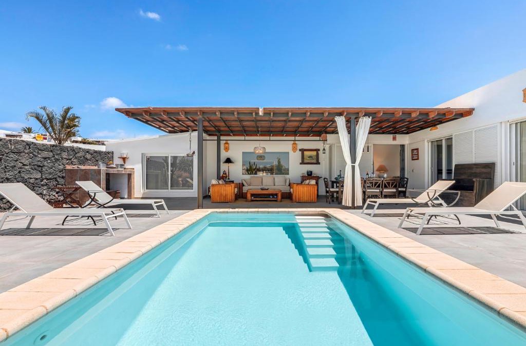 Playa Blanca Villa | Villa Patos