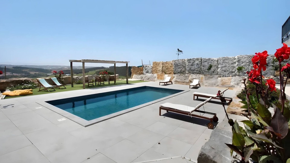 Lourinha Villa | Villa 'Peace House Lourinhã' with Mountain View, Private Pool and Wi-Fi