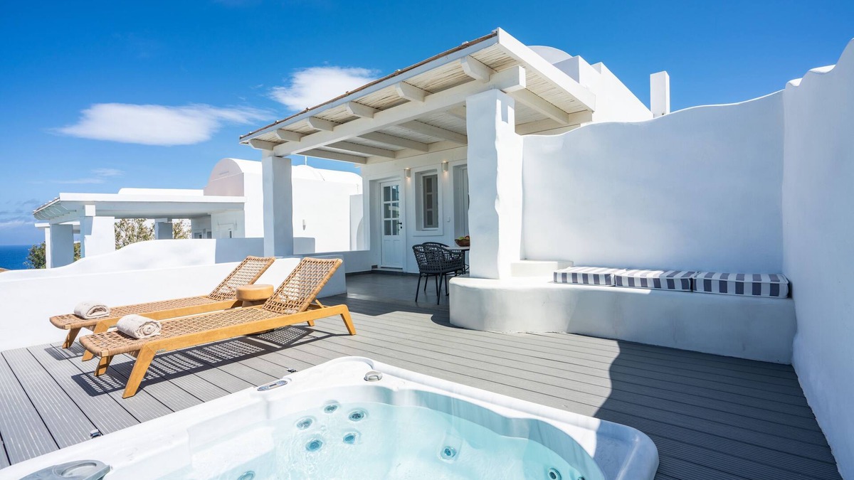 Oia Villa | Villa Pearl - Sunset & Sea View - Swimming Pool & Private Outdoor Heated Jacuzzi
