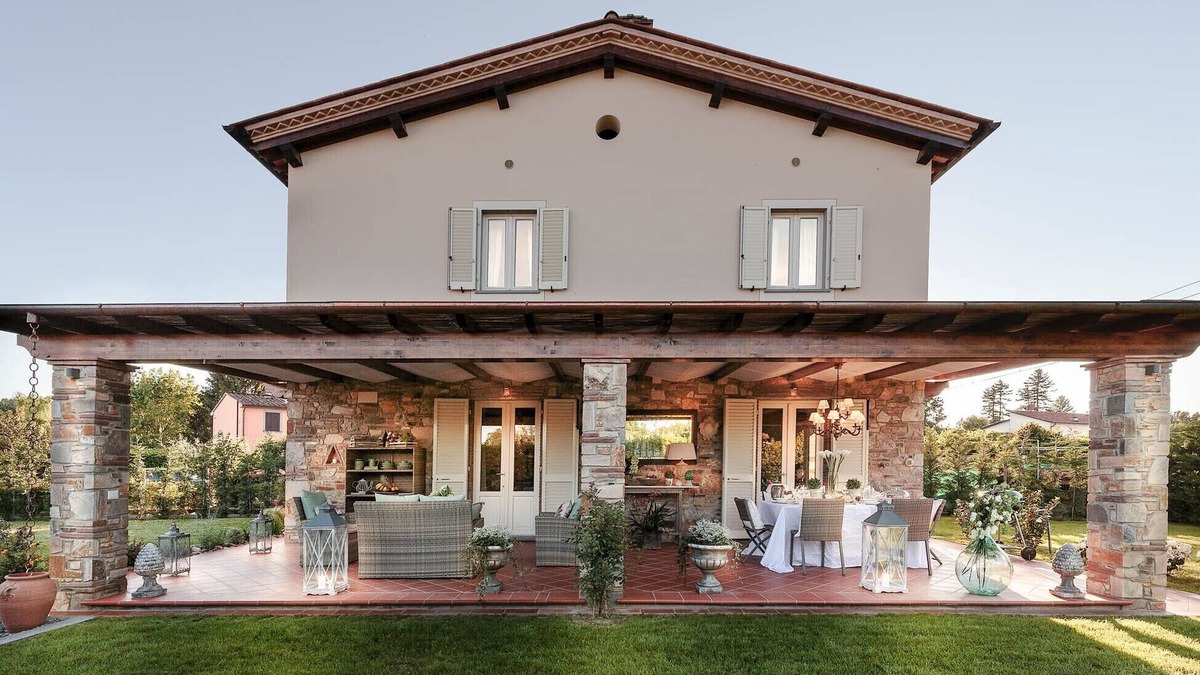 Lucca Historical Center Villa | VILLA PEMOLA a Luxury Farmhouse with Garden and bikes in Lucca Town