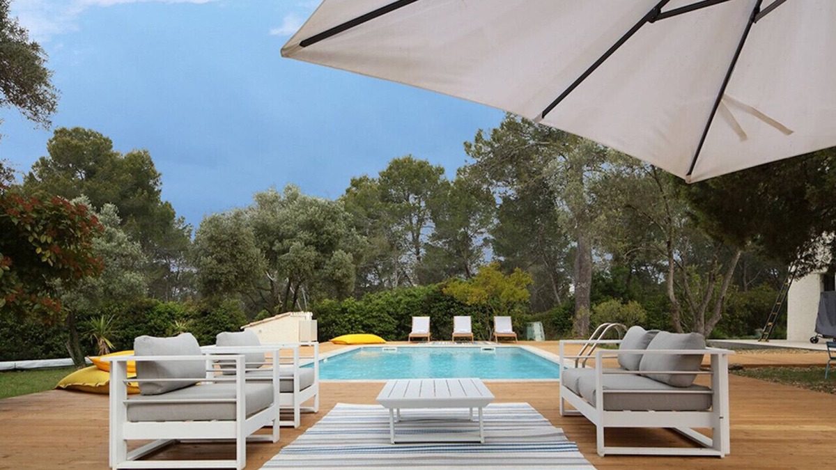 Assas House | Villa Perdigal : pool, petanque, trampoline, ping-pong, basketball, babyfoot, swing, indoor bike.