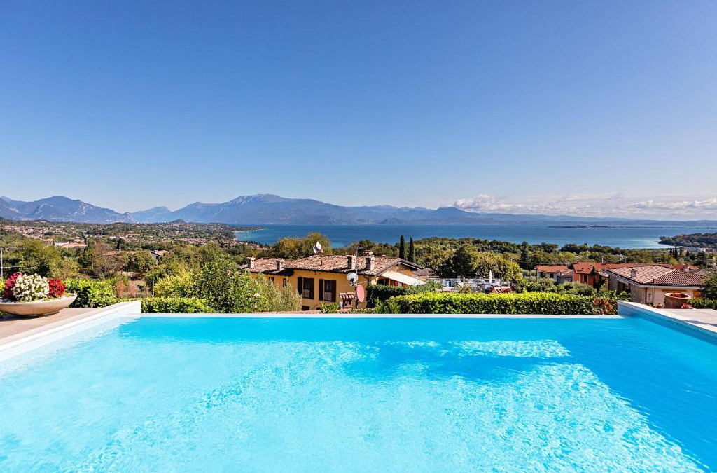 Lonato del Garda Villa | Villa Perla con piscina by Wonderful Italy