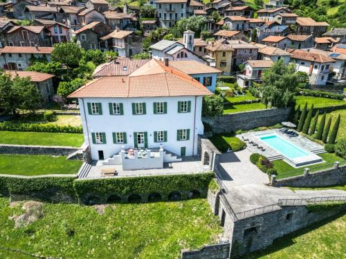 Calozzo House | Villa Perpenti - Pianello del Lario by LoveComo