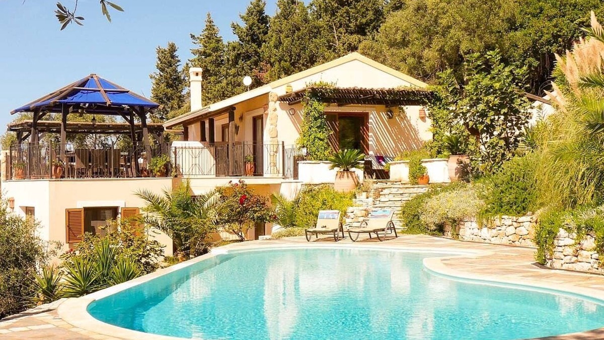 Spartylas Villa | Villa Petalutha - A Stunning Villa with panoramic sea and mountain views.