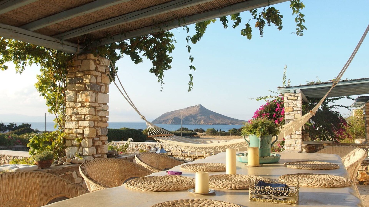 Naousa Villa | Villa Petradi (150 meters from the sea) 4 kilometers from Naoussa.