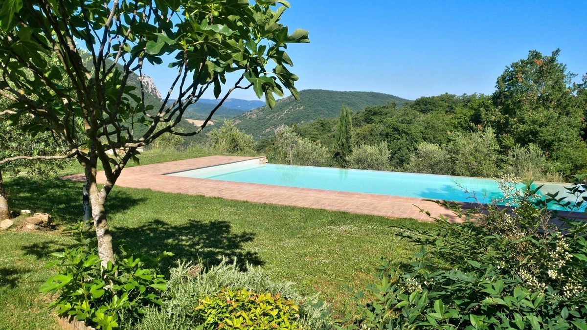 San Giovanni del Pantano Villa | Villa Piantoni on Antognolla Golf Estate. Restaurant, Cafe/Bar, Castle on Estate