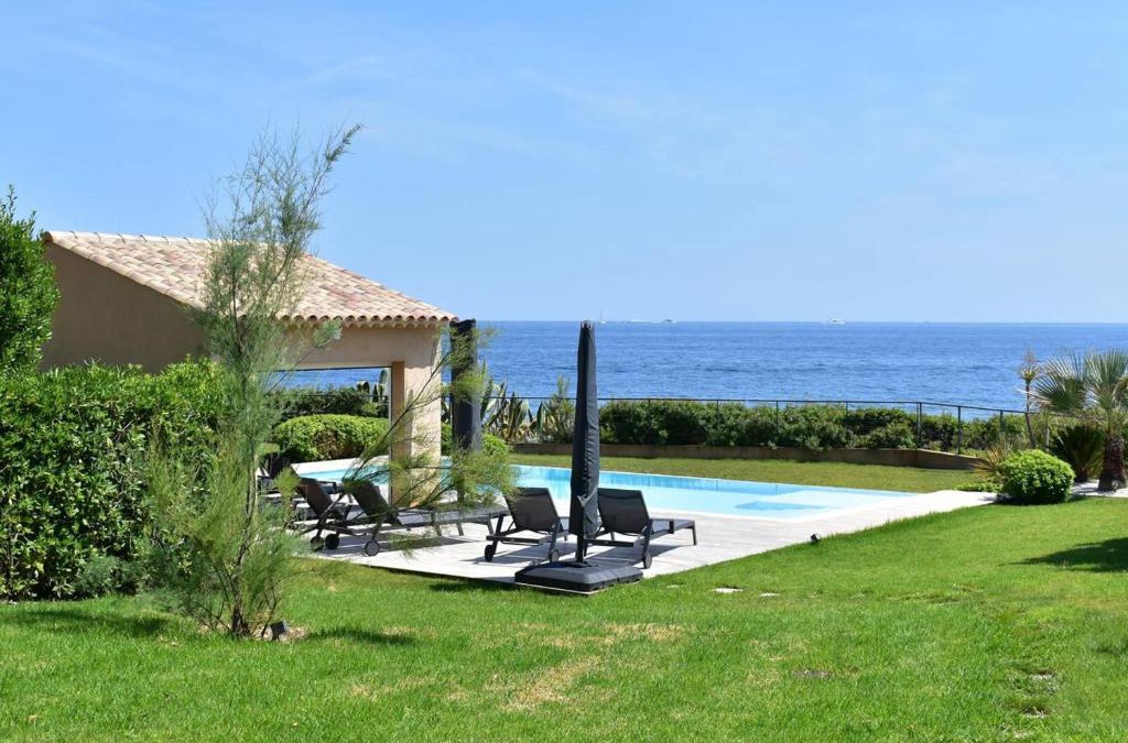 Les Issambres Villa | Villa pieds dans l'eau pour 10 personnes avec piscine, clim et Wi-Fi - FR-1-768-27