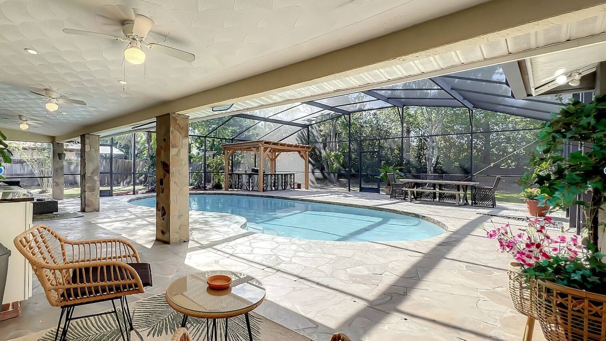 Orlando House | Villa Pilar - King Bed Pool Outdoor Kitchen & Dining Near Attractions