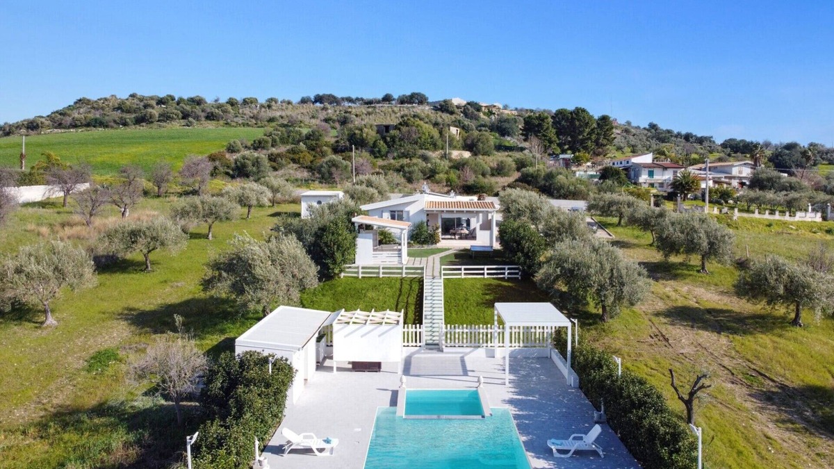 Casale Modica Villa | Villa Pinella by Villa Plus
