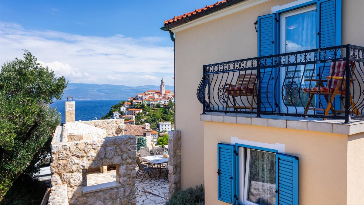 Vrbnik Villa | Villa Pinia with panoramic Seaview and heated swimming pool