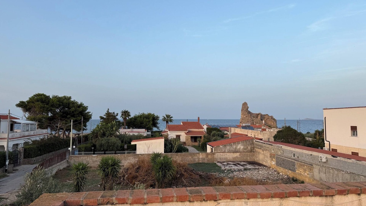 Carini Villa | Villa Pino 150 meters from the sea and 5 min from Palermo airport area
