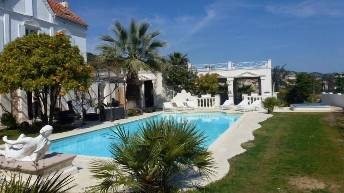 La Croix des Gardes Villa | Villa, pool & garden close to Cannes and beach. 20 Guests