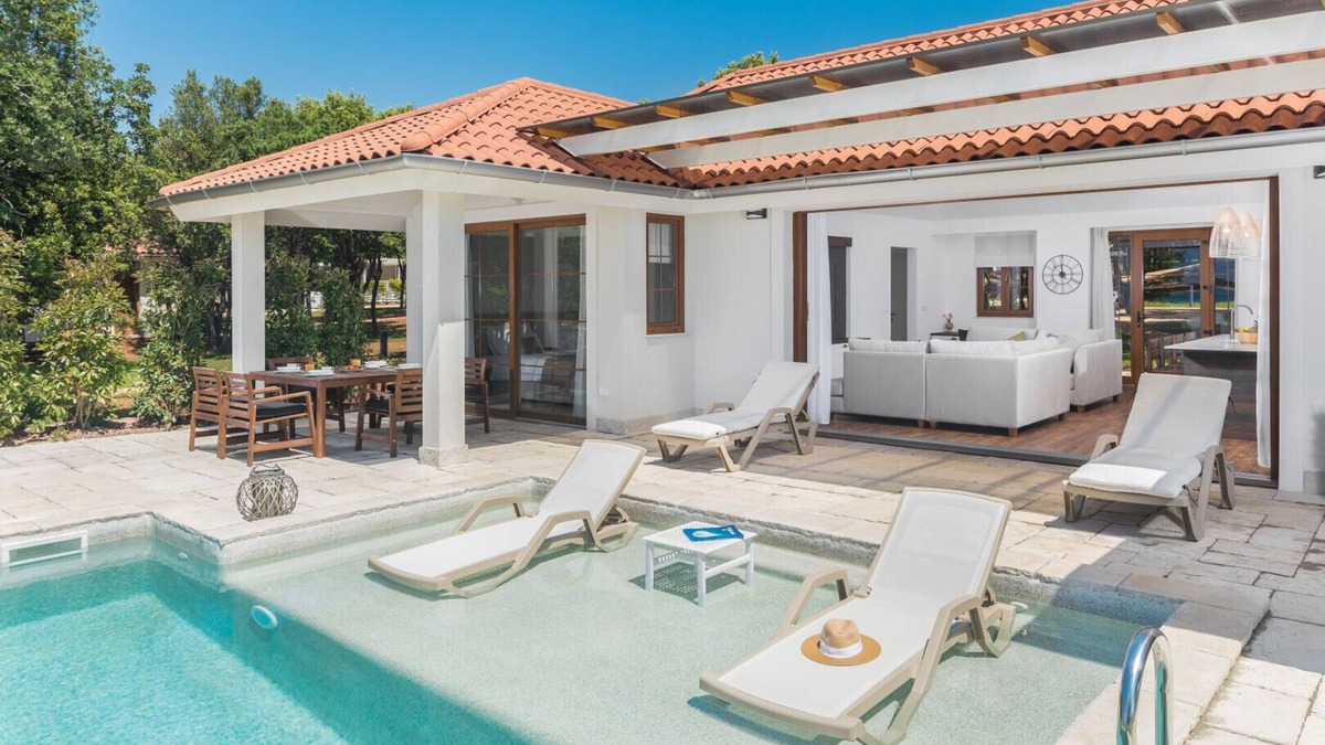 Bale Villa | Villa Porto Bus Beachfront by Villas Guide