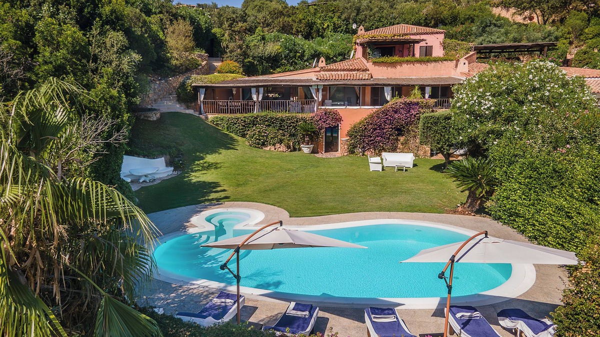 Cala di Volpe Villa | Villa porto cervo at hole 18 of pevero golf club, heated infinity pool