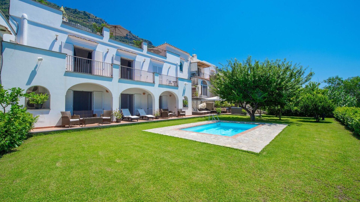 Praiano Villa | Villa Praiano promoted by WeekHomes.com