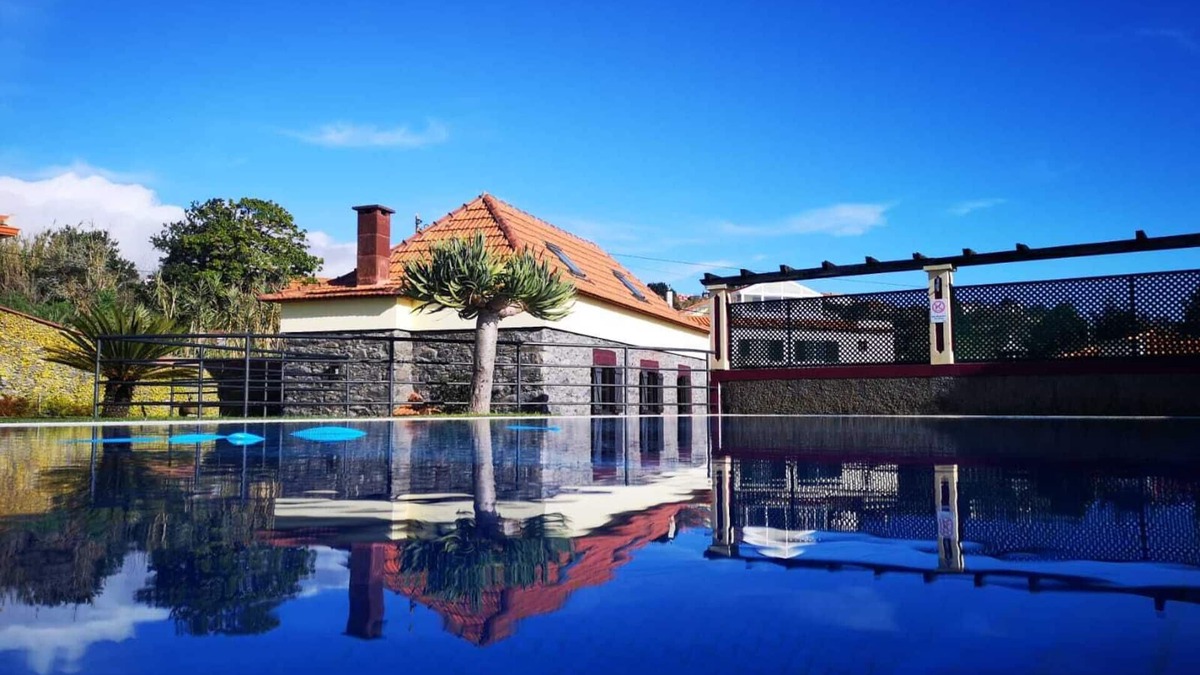 Prazeres Cottage | Villa Prazeres - Free Wifi, Private pool, garden, BBQ between the Sea and the Sierra