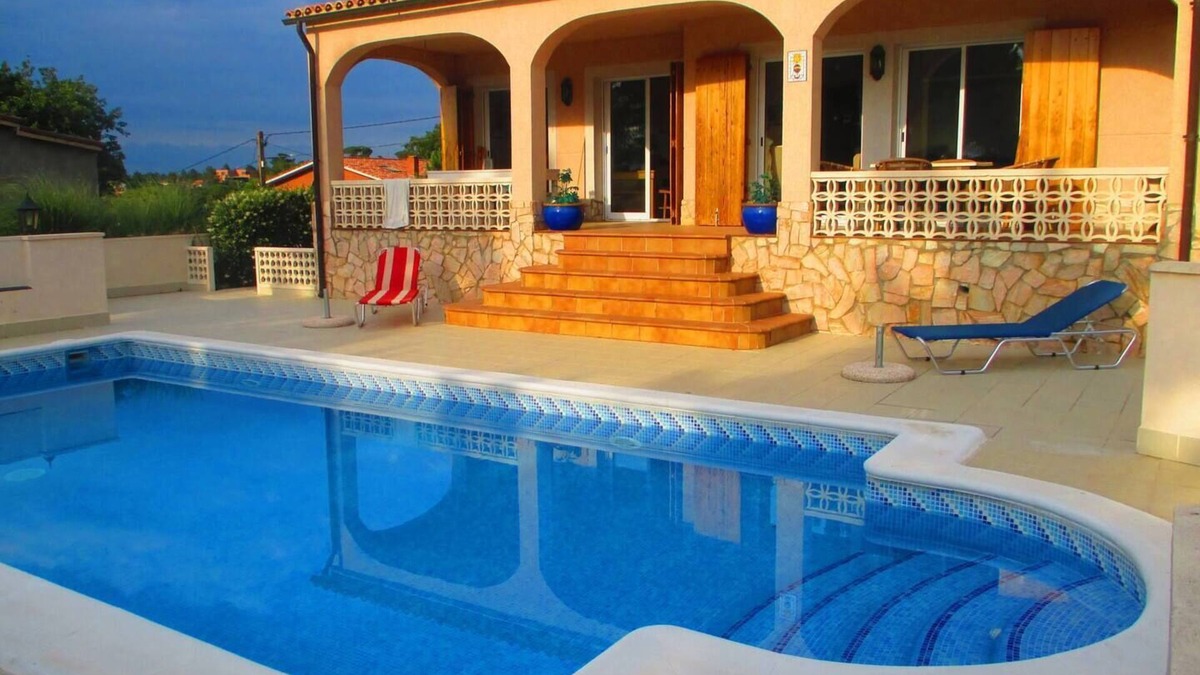 Mont Barbat House | Villa & private pool, 20 min from the beach