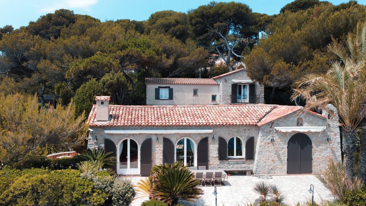 Cap-d'Antibes Villa | Villa Provençale Cap Dantibes With sea View, Pool and bbq