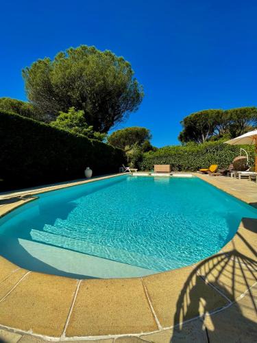 Gassin Villa | Villa provençale Golfe St Tropez climatisée piscine chauffée, Spa, billard, Wifi haut débit pro