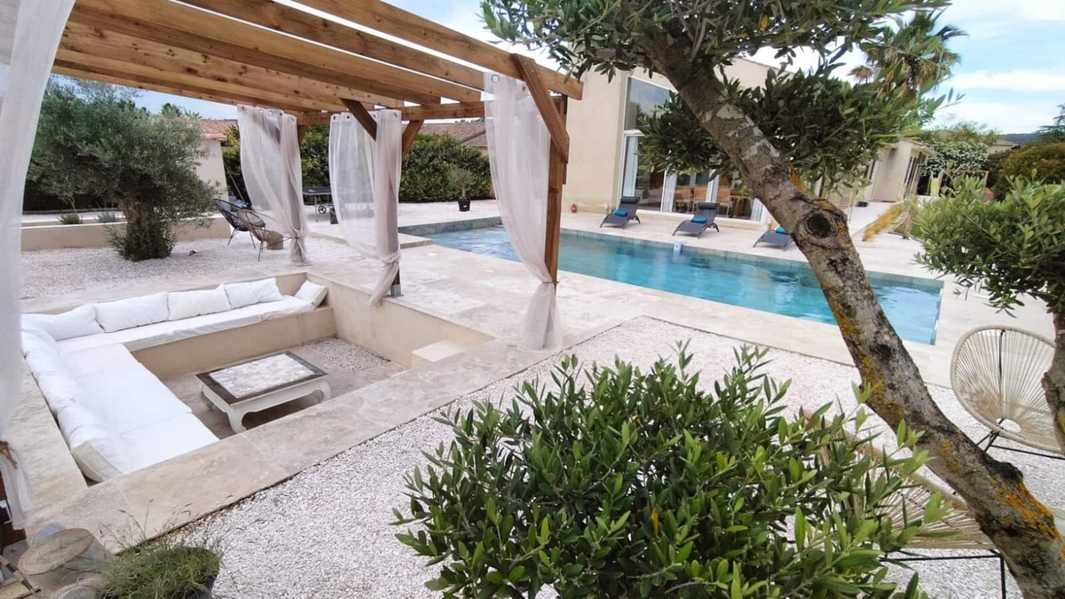 Plaissan Villa | Villa Provençale | SPA/Pool/Cinema surrounded by vineyards