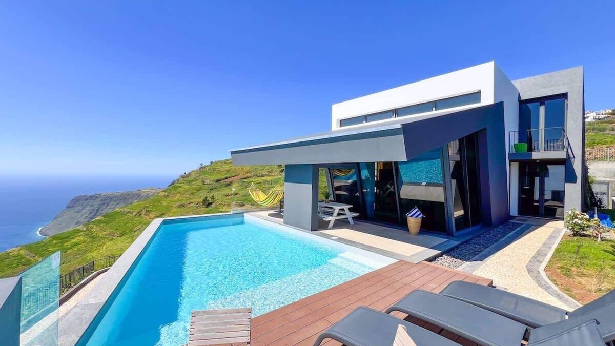 Faja da Ovelha Villa | Villa Leonor Cliffside Retreat.
