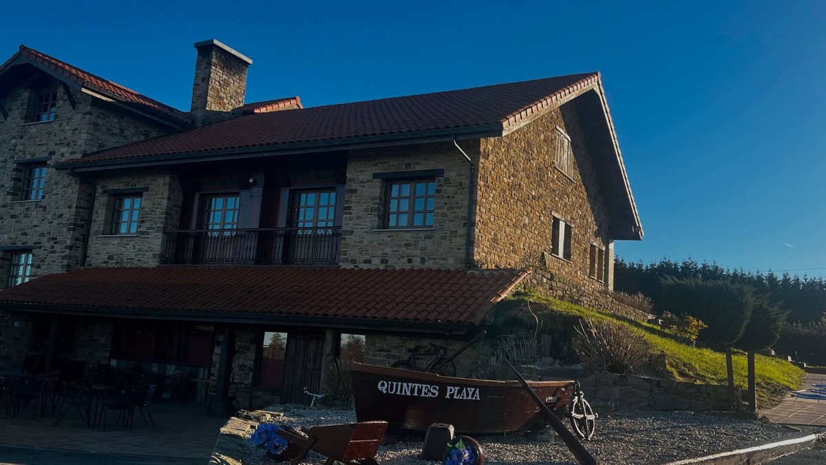 Lloreda Villa | Villa 'Quintes' with Sea View, Private Terrace and Wi-Fi