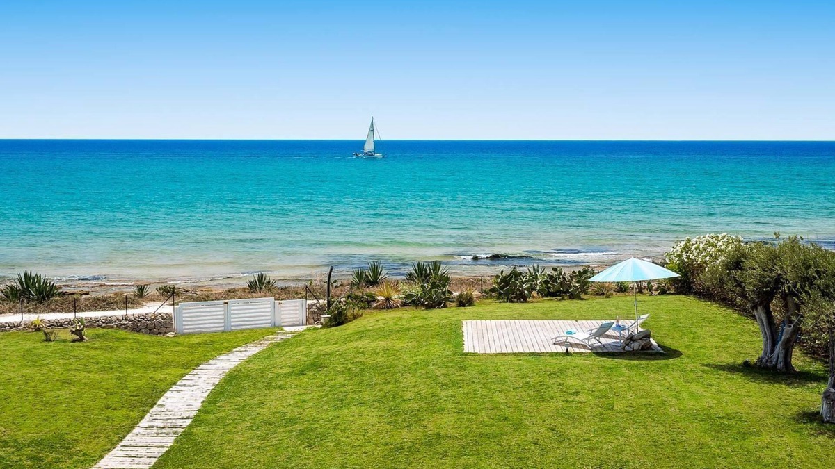Marina di Modica Villa | Villa Regilione - Five Bedroom Villa, Sleeps 10
