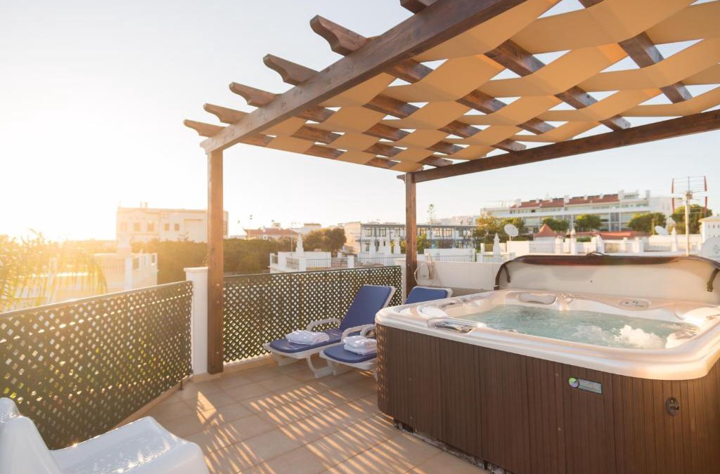 Alvor Villa | Villa Ria Rose, Alto da Ria 23 - jacuzzi and beach