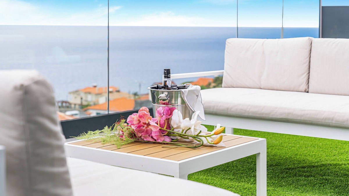 Gaula Villa | Villa Ribeiro - Modern Luxury with Panoramic Ocean View.