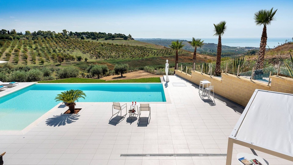 Borgo Bonsignore Villa | Villa Ribera: renovated villa with salt water pool