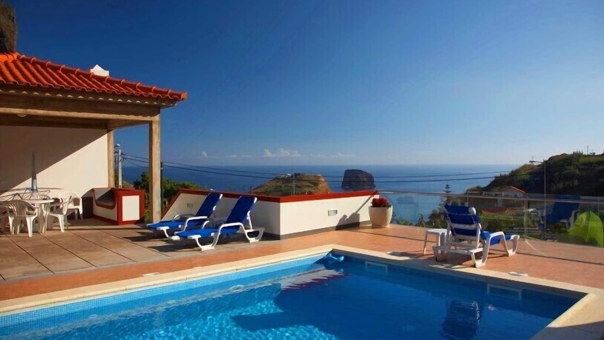 Porto da Cruz Villa | Villa Ricardo - A luxury villa with HEATED POOL and magnificent SEA VIEWS!