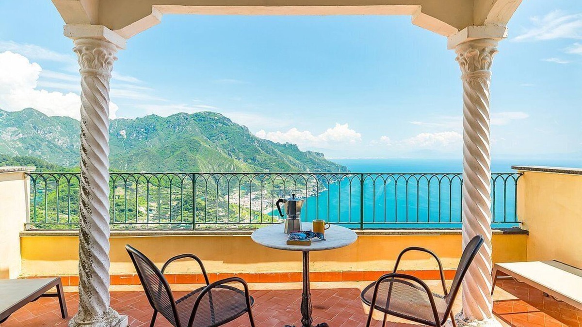 Ravello Apartment | Villa Ricordo: An elegant and welcoming ancient house which faces the sun and the sea, with Free WI-FI.