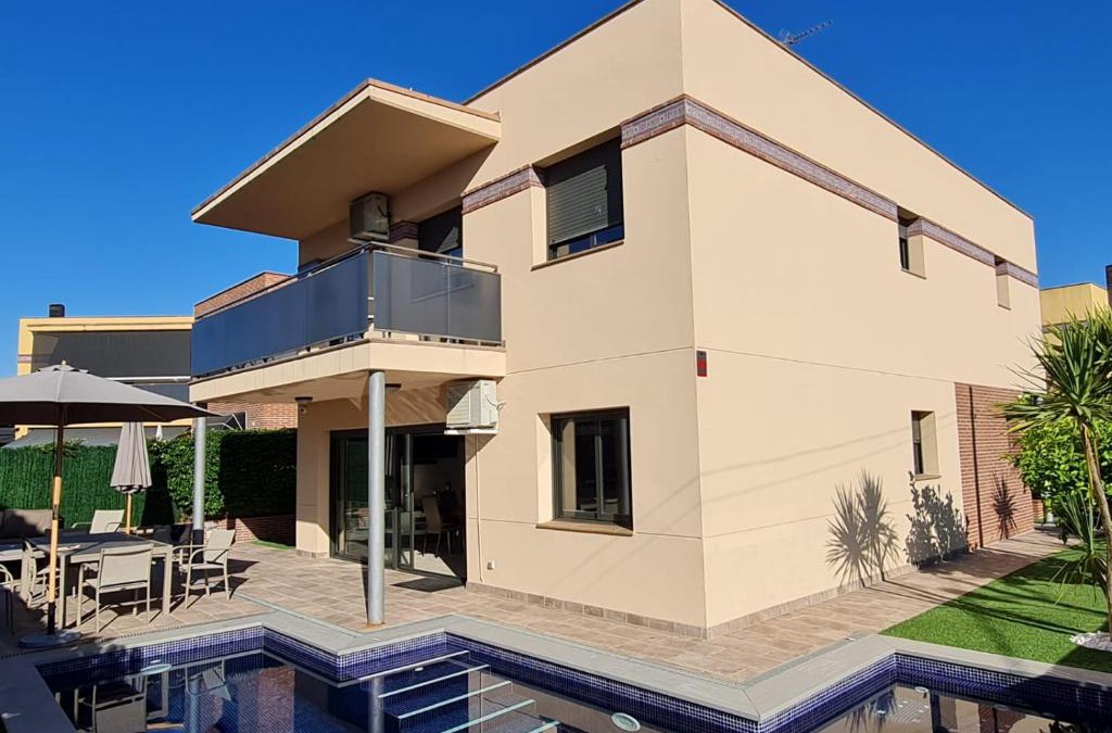 Lloret de Mar Villa | VILLA RIOJA with pool & mountain and sea view, ONLY FAMILYS
