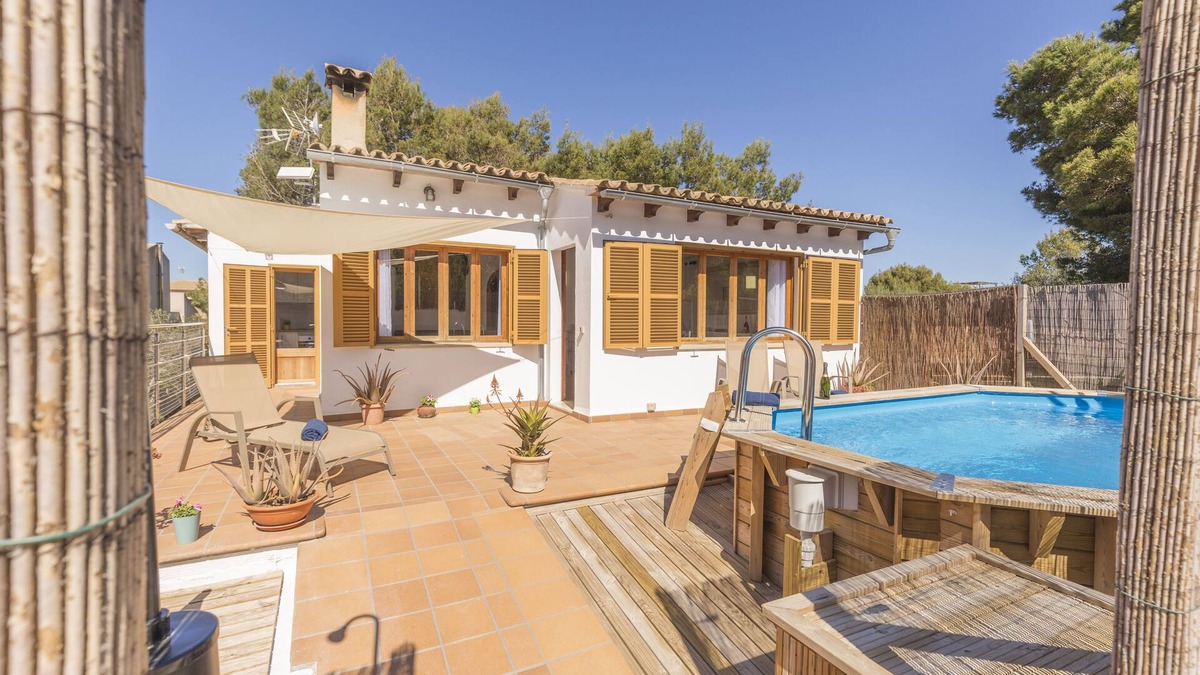 Urbanizacion Mont Ferrutx Ski Chalet | Villa Rosers, a comfortable and cozy property, located near the sea.