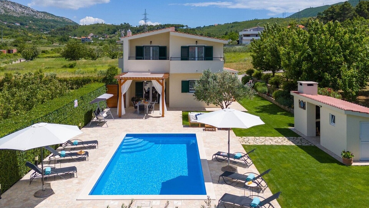 Tugare Villa | VILLA ROKO with 4 bedrooms, 32sqm heated pool, playground