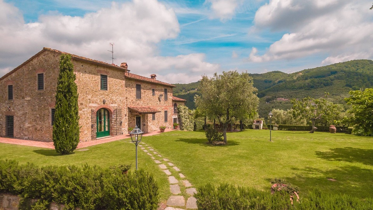 Monsummano Terme Villa | Villa Roncovisi by Fantasia Villas