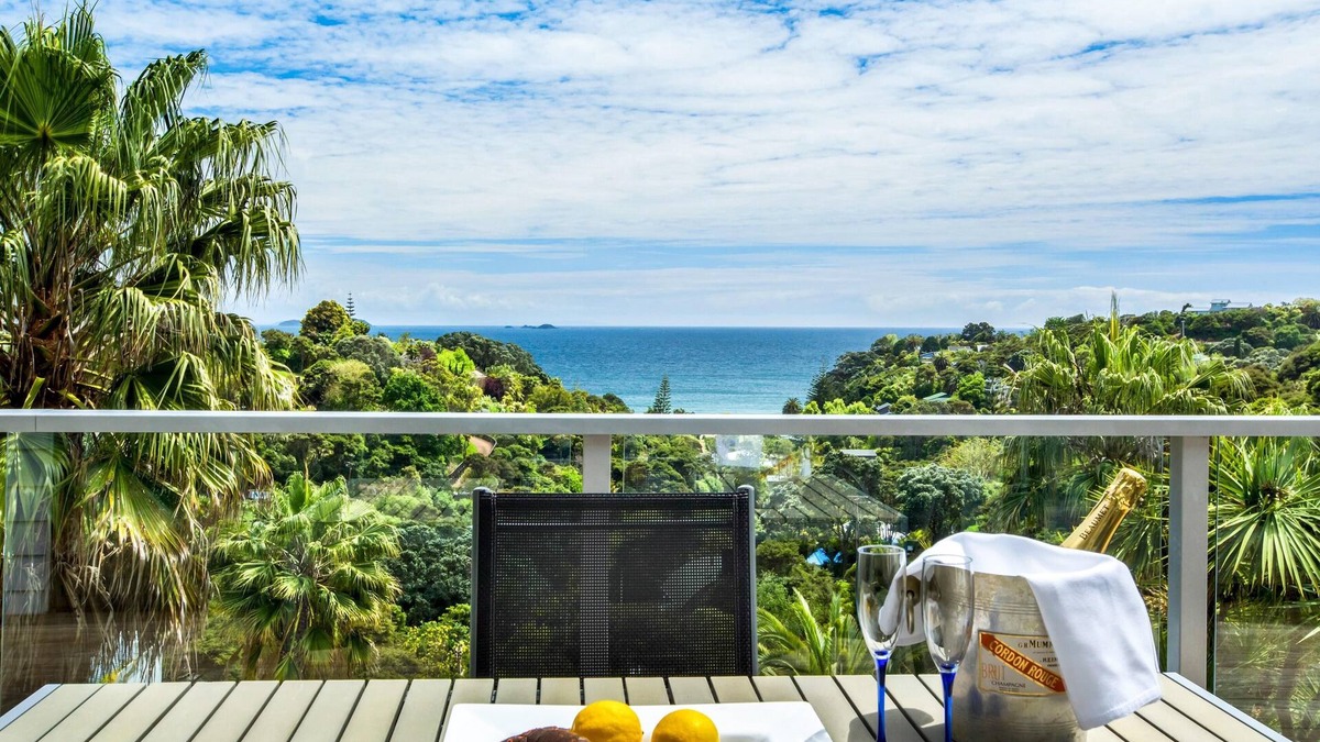 Waiheke Island Apartment | Villa Rosa at Palm Beach - Carefree Quality Holiday Villa - Palm Beach
